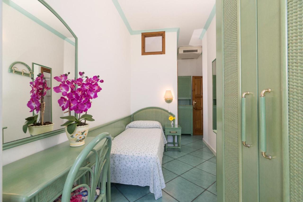 Hotel Casa Del Sole Forio  Room photo